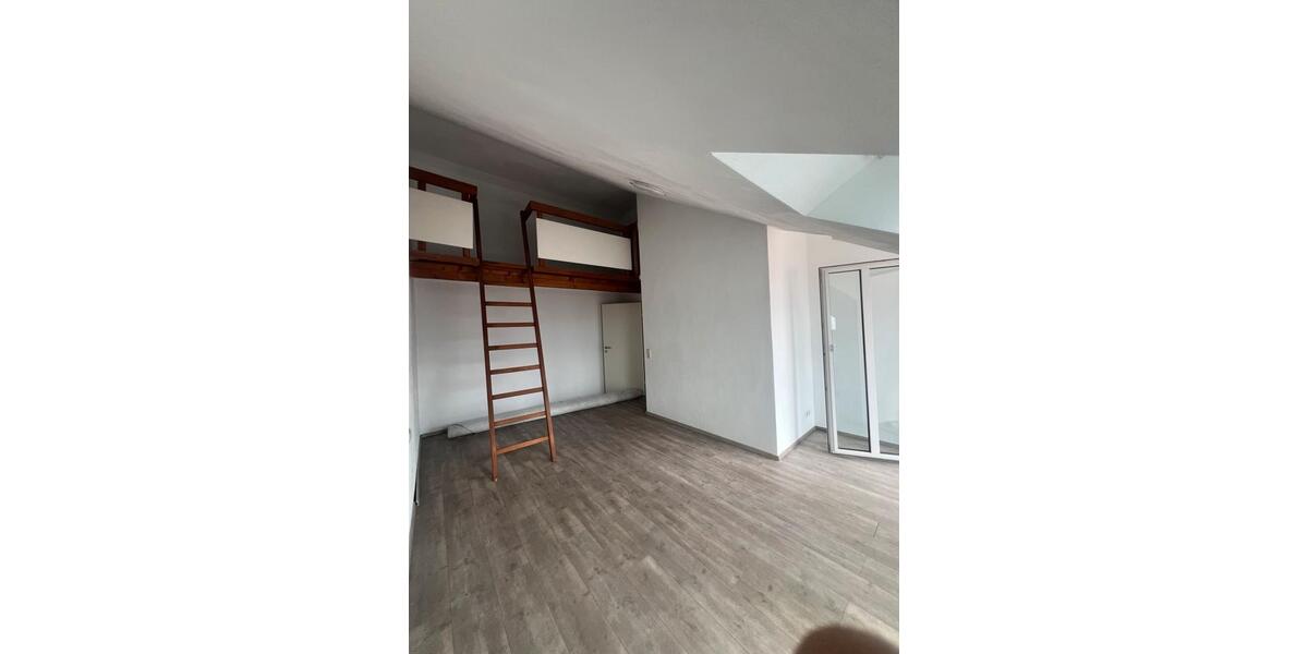 Dachgeschoßwohnung Völklingen - 3 Zimmer, 110 m&sup2;, 950&euro; | Angebot:25589315