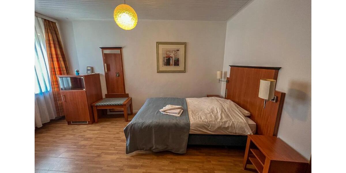 Wohnen auf Zeit Plettenberg - 20 Zimmer, 320 m&sup2;, 300&euro; | Angebot:14454656