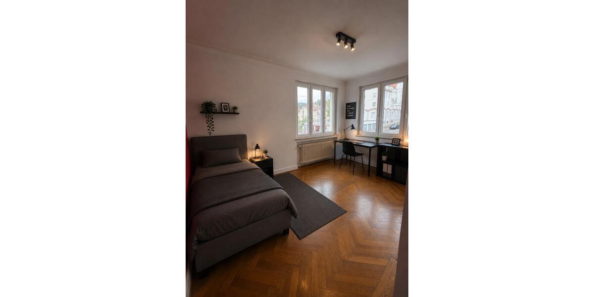 Wohnen auf Zeit Albstadt - 8 Zimmer, 360 m&sup2;, 250&euro; | Angebot:26424172