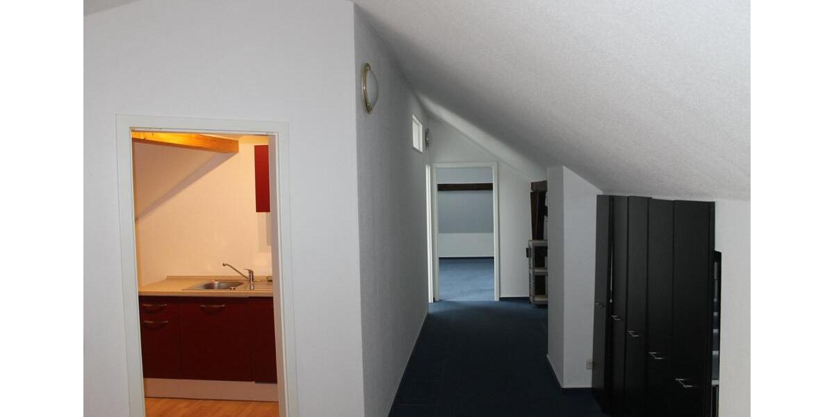 Ausgefalle Wohnung im Zentrum LinzRhein im hist. Schulgebäude 3 zimmer