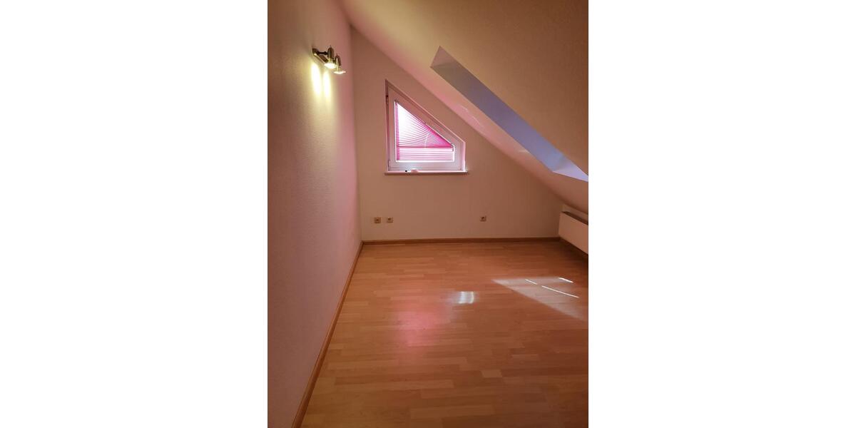 Dachgeschoßwohnung Erlenbach am Main - 3 Zimmer, 74 m&sup2;, 880&euro; | Angebot:24101478