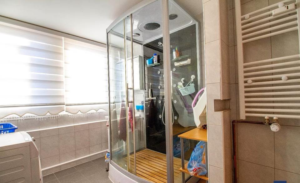 Gepflegte Renovierte Haus mit EBK, sonniger Garten und Balkon 6 zimmer