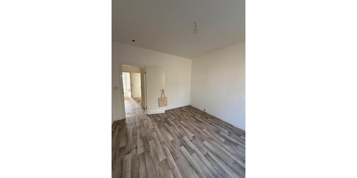 Etagenwohnung Burg Stargard - 3 Zimmer, 69 m&sup2;, 412&euro; | Angebot:22742423