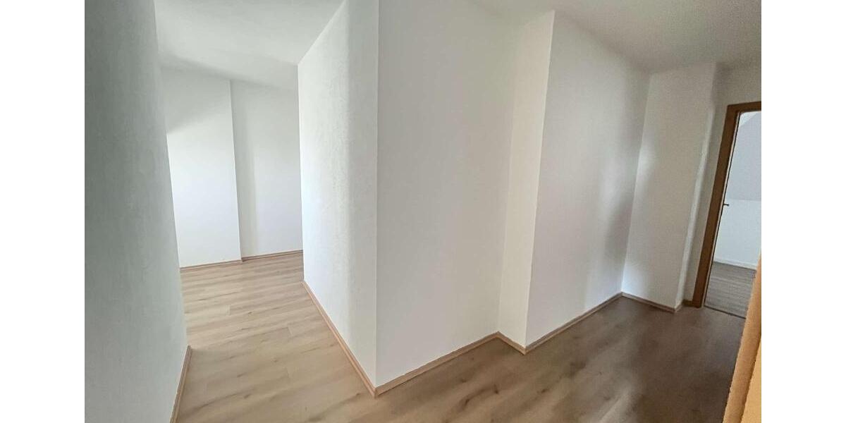 Dachgeschoßwohnung Reichenbach im Vogtland - 4 Zimmer, 77 m&sup2;, 420&euro; | Angebot:26168702