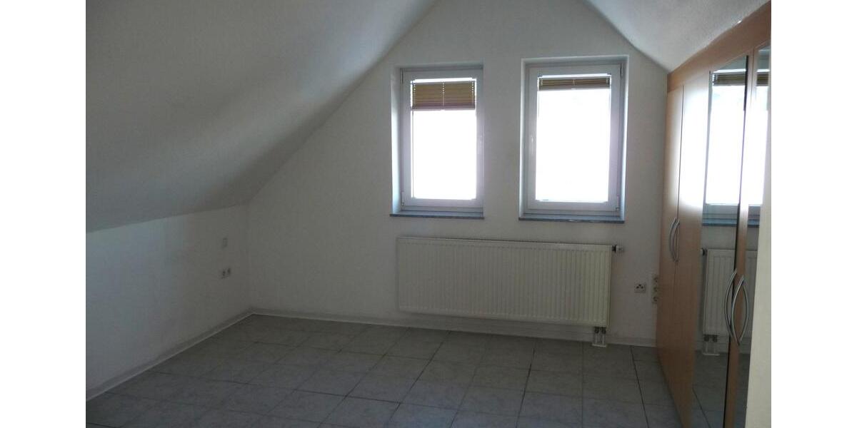 Dachgeschoßwohnung Niederaula - 2.5 Zimmer, 75 m&sup2;, 568&euro; | Angebot:26150179