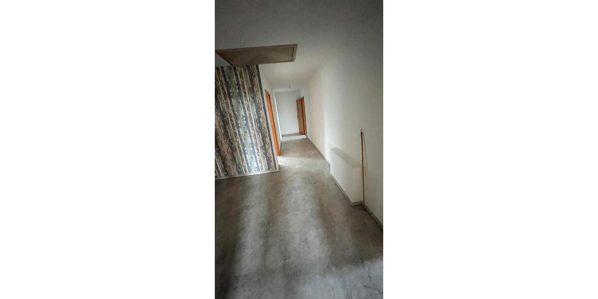 Dachgeschoßwohnung Werdau - 4 Zimmer, 80 m&sup2;, 500&euro; | Angebot:23808651