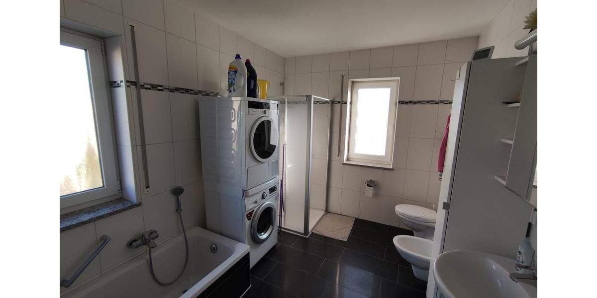 Etagenwohnung Schwandorf - 4 Zimmer, 100 m&sup2;, 1.225&euro; | Angebot:25855047