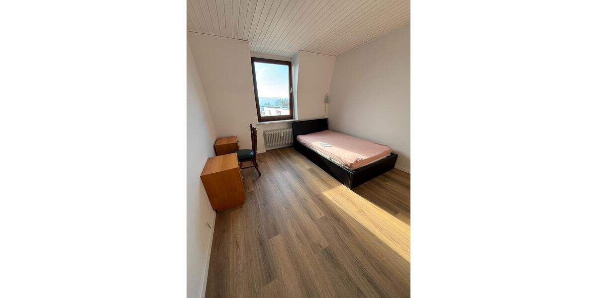 WG-Zimmer in 4-Zimmer-Wohnung – 20 m² – Wuppertal Klingenholl 121 1 zimmer