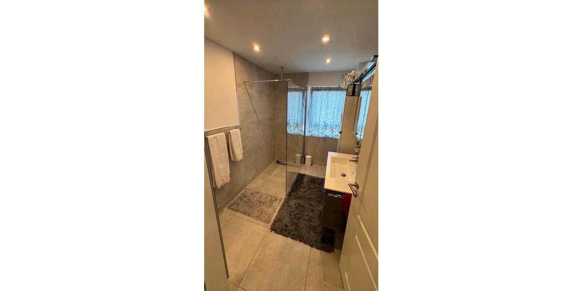 Etagenwohnung Böblingen - 4 Zimmer, 100 m&sup2;, 2.200&euro; | Angebot:25989325