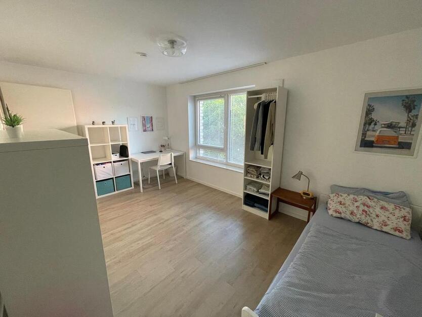 Möbliertes WG Zimmer zur Zwischenmiete 1025 - 0926