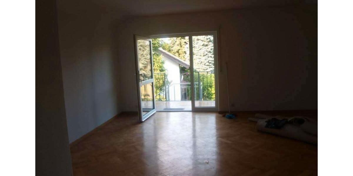 Dachgeschoßwohnung Singen (Hohentwiel) - 2.5 Zimmer, 105 m&sup2;, 900&euro; | Angebot:24705977