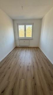 Etagenwohnung Bernsdorf - 2 Zimmer, 67 m&sup2;, 200&euro; | Angebot:26073257