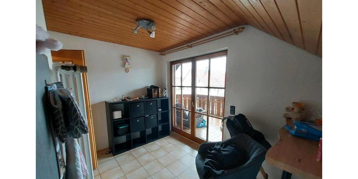 Dachgeschoßwohnung Gosheim - 4 Zimmer, 84 m&sup2;, 1.031&euro; | Angebot:25719367