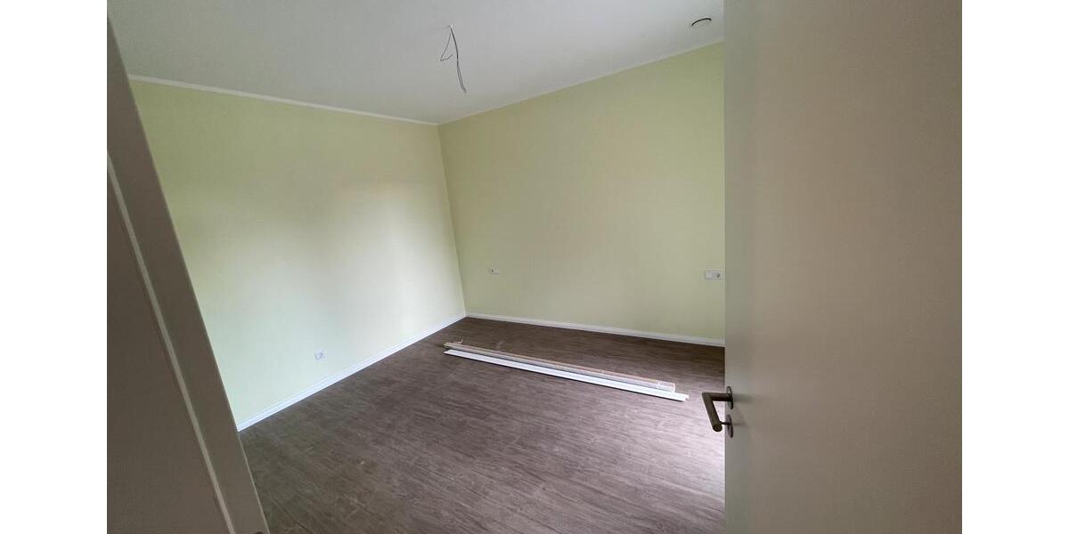 Etagenwohnung Hatten - 2 Zimmer, 92 m&sup2;, 1.250&euro; | Angebot:25943333