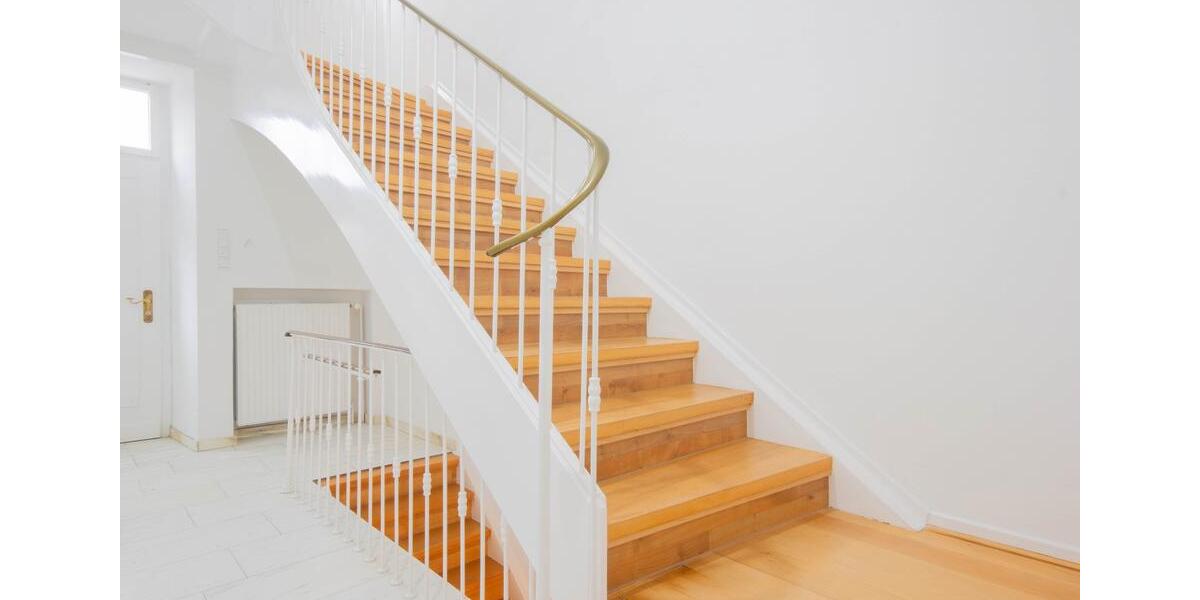 Villa Arnsberg Holzen - 10 Zimmer, 280 m&sup2;, 2.250&euro; | Angebot:26644784