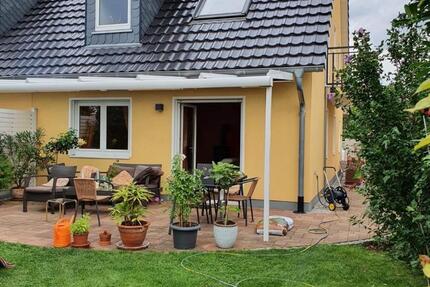 Neuwertige Doppelhaushälfte mit 4 Zimmern zimmer