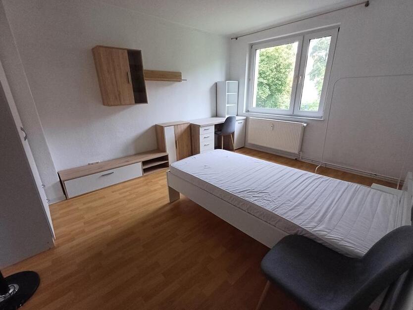 Die perfekte Studi-WG - möbliert - 1. OG mitte zimmer