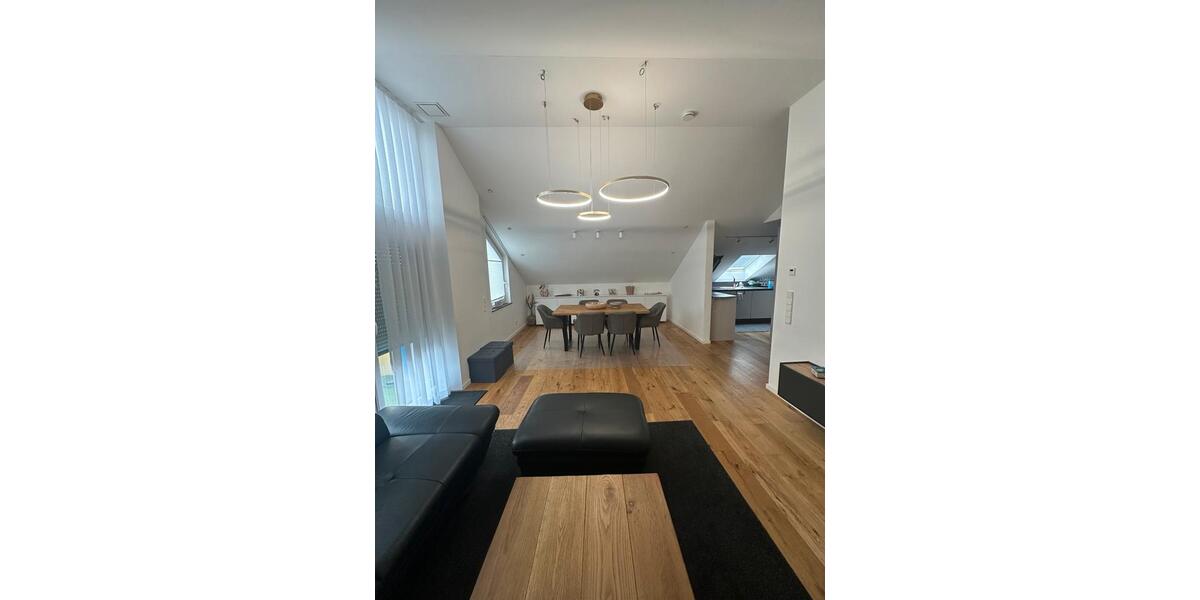 Dachgeschoßwohnung Leonberg - 4.5 Zimmer, 90 m&sup2;, 1.650&euro; | Angebot:26615323
