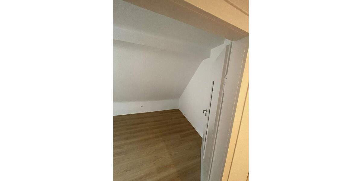 4-Zimmer Dachgeschosswohnung vollständig saniert 4 zimmer