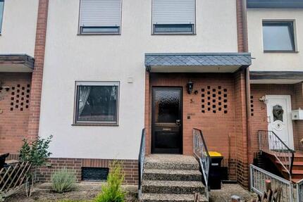 Reihenmittelhaus in zentraler, ruhiger Lage von Lehrte zimmer