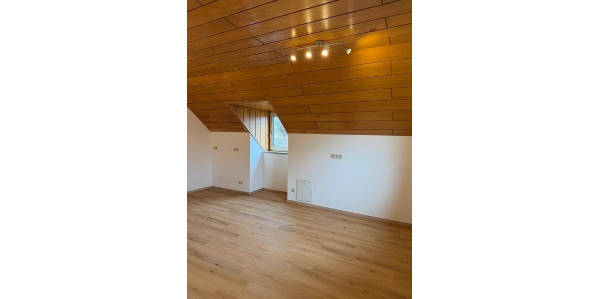 Dachgeschoßwohnung Wertingen - 3 Zimmer, 100 m&sup2;, 800&euro; | Angebot:26247648