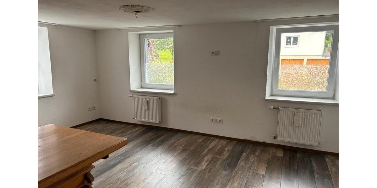 Etagenwohnung Blumberg - 4 Zimmer, 110 m&sup2;, 1.200&euro; | Angebot:26503218