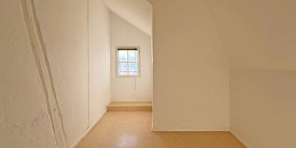 Etagenwohnung Stuttgart Sonnenberg - 4 Zimmer, 108 m&sup2;, 2.150&euro; | Angebot:25215153