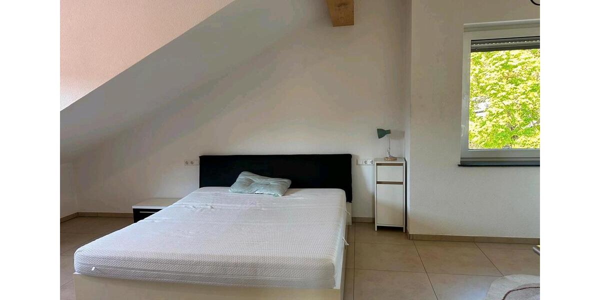 Dachgeschoßwohnung Knittlingen - 2 Zimmer, 90 m&sup2;, 1.050&euro; | Angebot:26221318
