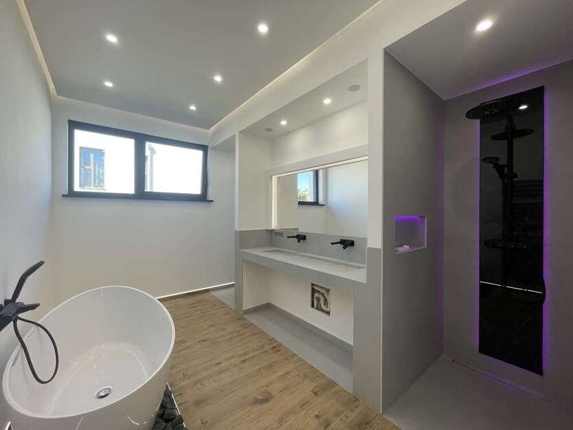 Luxus pur- Hochwertige Wohnung mit Pool, Aufzug und Einbauküche direkt am Zwenkauer See!