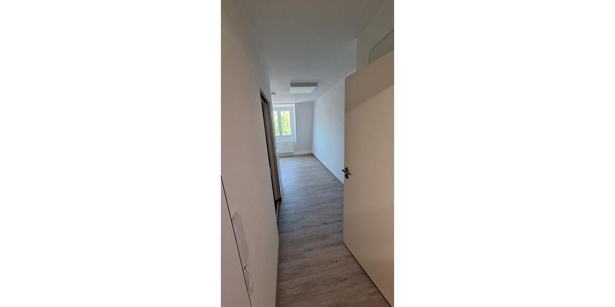 Dachgeschoßwohnung Lützen - 1 Zimmer, 28 m&sup2;, 300&euro; | Angebot:24465364
