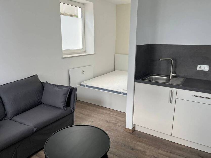 Business-Wohnen - Neu und sehr geschmackvoll möbliertes 1 Zimmer-Appartement im EG, Außenstellplatz oder TG-Stellplatz optional