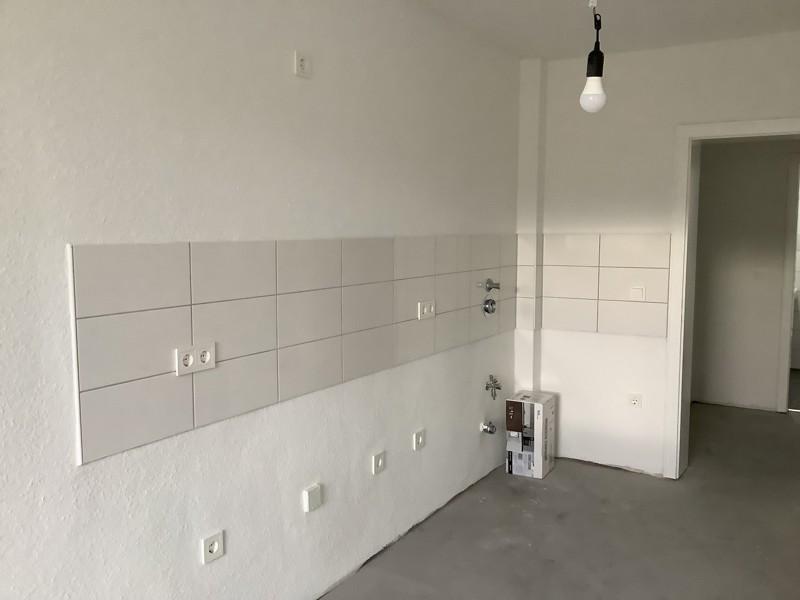 Aktion - Die erste Kaltmiete sparen - Teilsanierte - 2-Zimmer-Wohnung mit Balkon