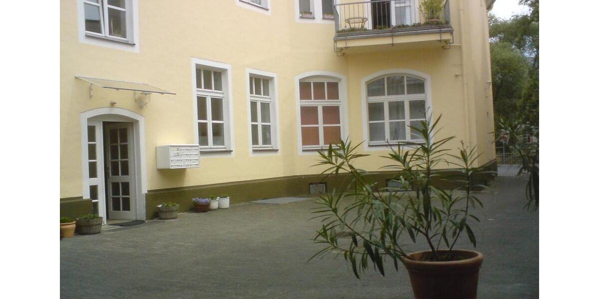 Renovierte, helle 2-Zimmer Wohnung zentral am Schloss 3 zimmer