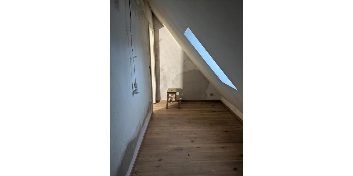 Dachgeschoßwohnung Essen Stadtbezirk II - 5 Zimmer, 79 m&sup2;, 850&euro; | Angebot:25176287