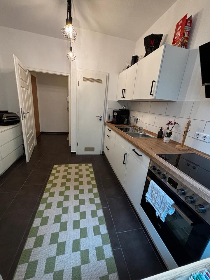 Helle 4-Zimmer-Wohnung (90m²) mit Einbauküche und Keller zimmer