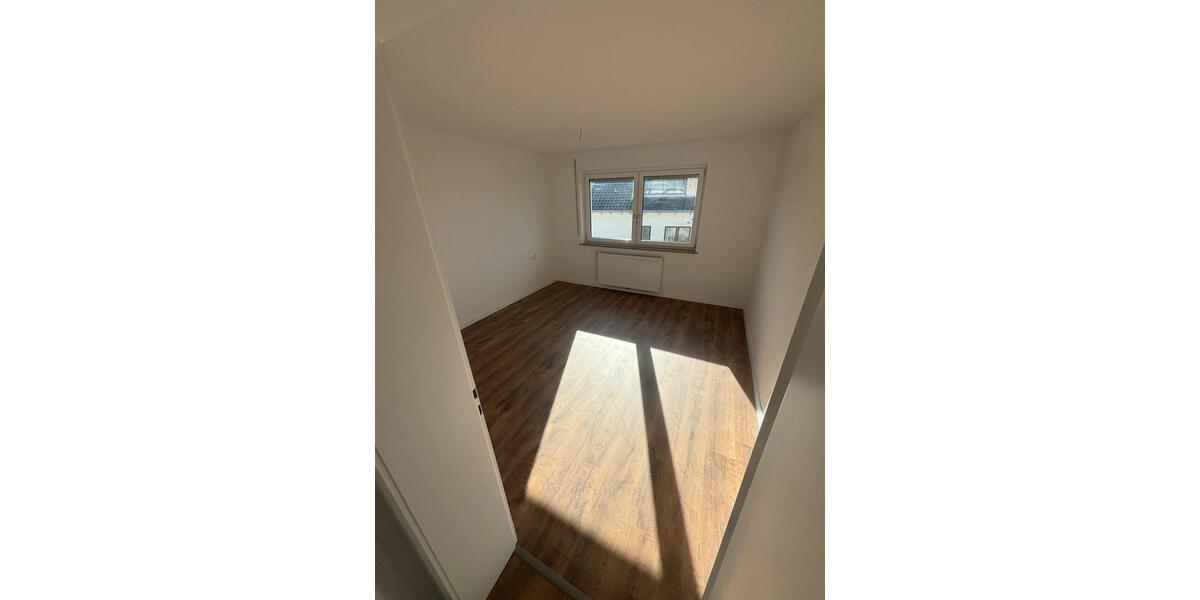 Etagenwohnung Wäschenbeuren - 4 Zimmer, 90 m&sup2;, 990&euro; | Angebot:25332661