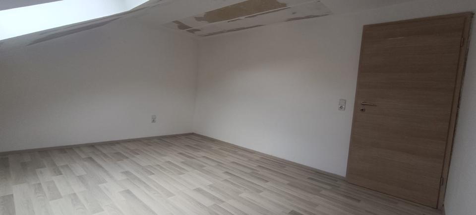 Dachgeschoßwohnung Künzelsau - 2.5 Zimmer, 80 m&sup2;, 800&euro; | Angebot:25308112