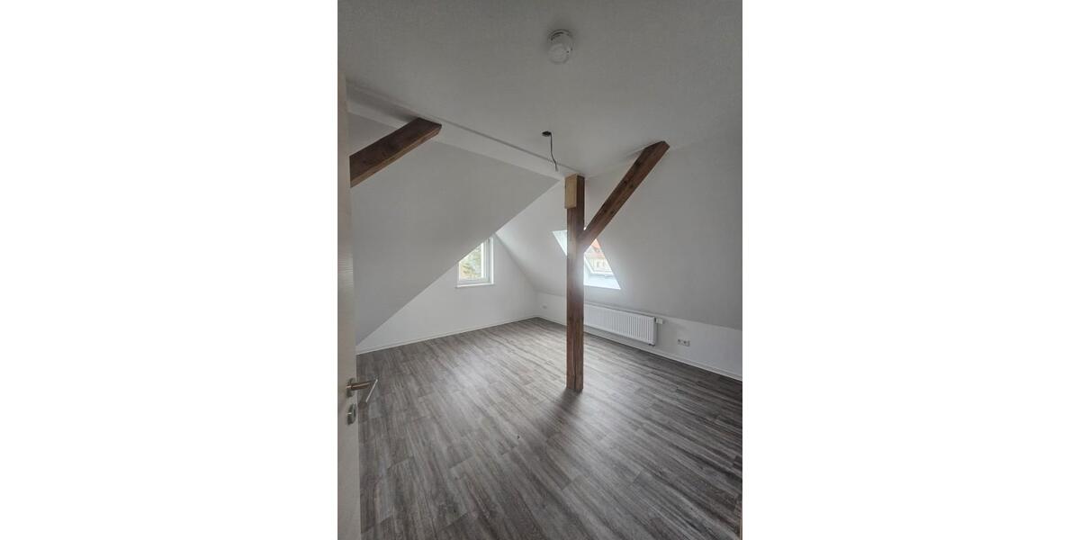 Dachgeschoßwohnung Braunsbedra - 3 Zimmer, 79 m&sup2;, 634&euro; | Angebot:25326000