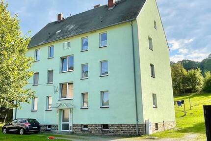 Sanierte und renovierte 3 Raum WE mit modernem BadeZimmer in ruhigem u. kleinem Mehrfamilienhaus