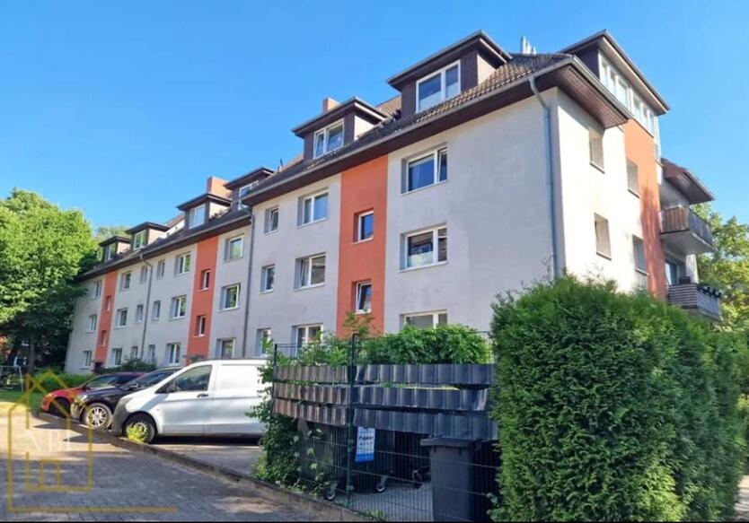Stilvoll möblierte WG-Zimmer in frisch sanierter 3-er WG (72qm)
