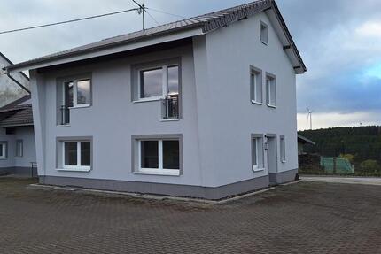 Frisch renoviertes Einfamilienhaus mit Garten und Stellplätzen zimmer