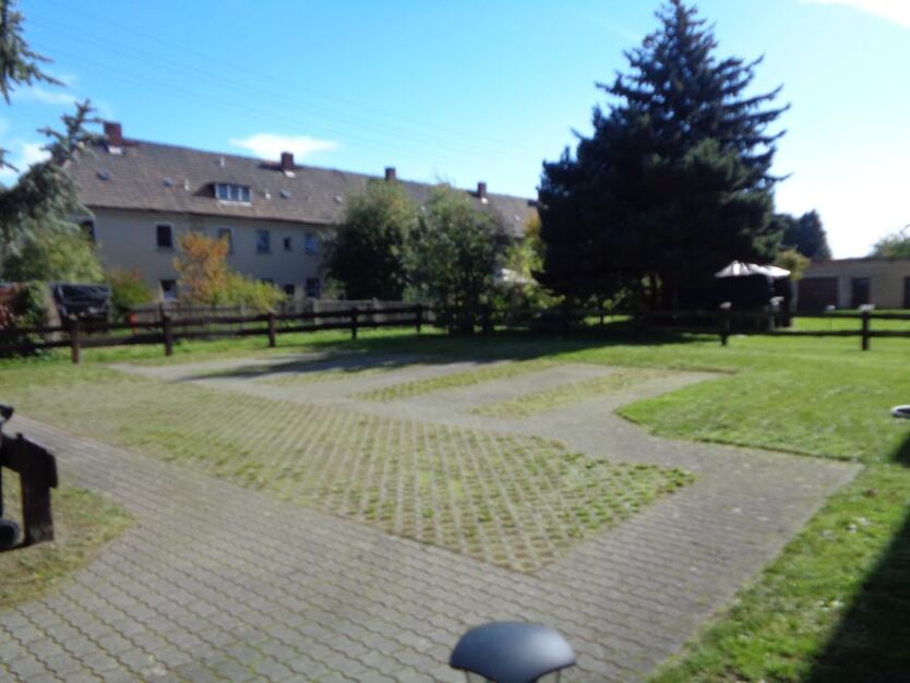 Weg vom Schuss,doch mittendrin! Einwandfreie 2-RaumWohnung am Ortsrand von Wyhra mit Blick ins Grüne