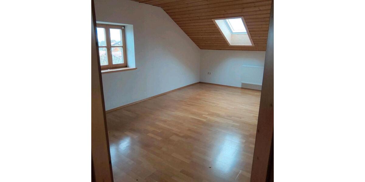 Dachgeschoßwohnung Tuntenhausen - 4 Zimmer, 100 m&sup2;, 1.250&euro; | Angebot:25945352