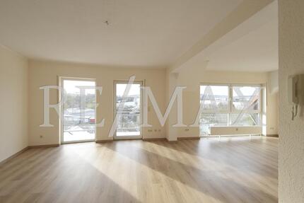 In schöner Idsteiner Lage: Helle 3-Zimmer-Wohnung mit Balkon, Terrasse und Parkmöglichkeit 3 zimmer