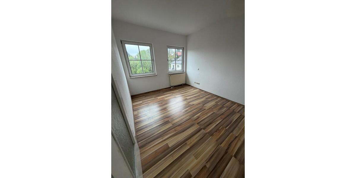 Dachgeschoßwohnung Suhl - 3 Zimmer, 74 m&sup2;, 592&euro; | Angebot:26432697