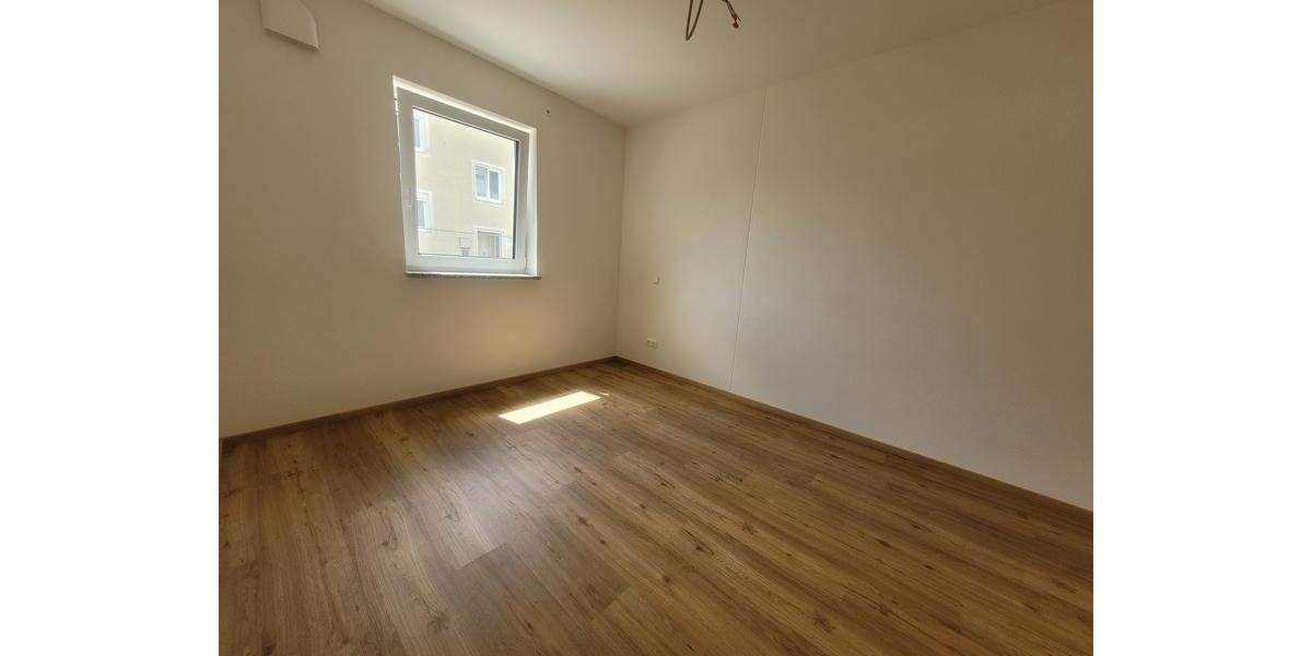 Etagenwohnung Schwandorf - 4 Zimmer, 106 m&sup2;, 1.180&euro; | Angebot:24398407