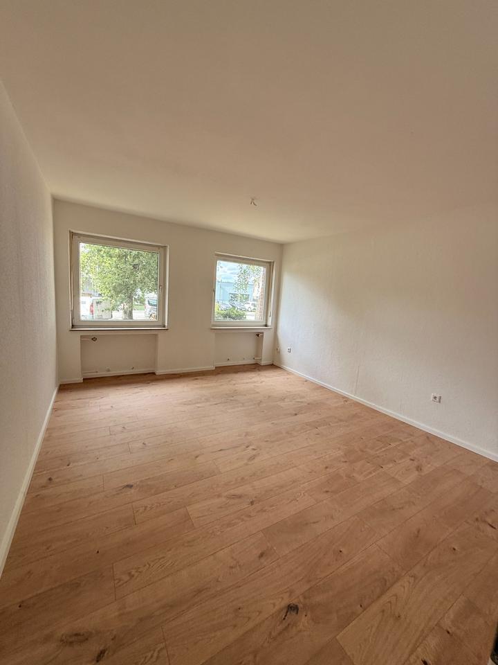 *Helle 4-Zimmer-Wohnung mit Balkon*