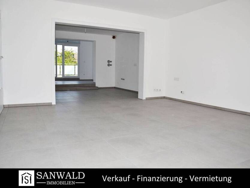 Luxuriöse 4,5-Zimmer mit großer Dachterrasse und Blick ins Grüne im Zweifamilienhaus