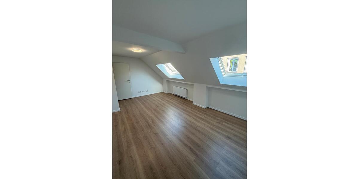 Dachgeschoßwohnung Krefeld - 2 Zimmer, 62 m&sup2;, 600&euro; | Angebot:25052522