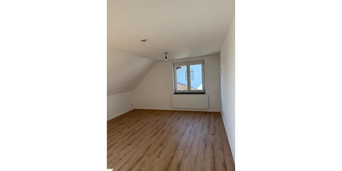 Dachgeschoßwohnung Aulendorf - 3.5 Zimmer, 91 m&sup2;, 1.100&euro; | Angebot:26033031